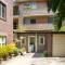 Renovated Art Deco Apartment Steps from Beach