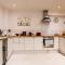 Cavernous open plan town house in st Leonards