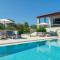 Villa Ampelaki - with heated pool - Kounoupidiana