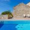 Foto: Mihanici Villa Sleeps 4 Pool 15/29