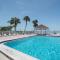 TWO Bedroom TWO Bath Family Condo - Sleeps Four - Unit B - Private Beach - سانت بطرسبرغ