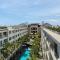 Stylish 2 Bedroom Penthouse Apt, Newly Refreshed, 50 Mbps, Pool, Gym, Resto - 库塔