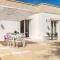 Detached villa with garden, private swimming pool, 9 km from the coast