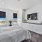 CONROE EXECUTIVE TOWNHOUSE - MODERN & STYLISH