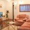 Foto: Okrug Gornji / Liveli Town House Sleeps 12 with Pool Air Con and WiFi 3/26