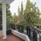 La Rose Suites