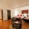 La Rose Suites