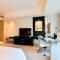 Hilton Shanghai City Center -Steps from iconic landmarks Wukang Mansion and Jingan Temple
