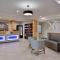 Holiday Inn Express Hotel & Suites North Kansas City, an IHG Hotel