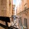 Charming Valletta 1 bedroom apartment off Republic Street sleeps 4