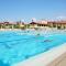 Well-kept apartment with view of the swimming pool