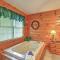 Idyllic Cabin with Hot Tub Less Than 2 Mi to Dollywood! - 赛维尔维尔
