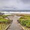 Beachfront Condo with Patio and Views - Walk to Shore! - 林肯市