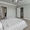 Spacious Houston Home about 16 Mi to NRG Stadium!