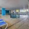 Walk to Atlantic Beach Condo with Hot Tub and Views - ميرتل بيتش