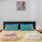 Apartments by the sea Podgora, Makarska - 11469