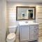 Charming Pine Point Cottage - 2 Blocks to Ocean!