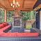 Beautiful Wine Country Home with Hot Tub and Lake View Beautiful Wine Country Home with Hot Tub and Lake View