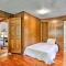 Wawayanda House on 62 Acres - Multiple Fireplaces! - 米德尔敦