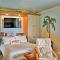 Colorful Virginia Beach Studio - Steps to Beach! - Virginia Beach