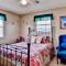 Walk to Shore and Restaurants Surfside Beach Home!