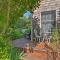 Cute East Hampton Cottage with Patio - Walk to Beach - East Hampton