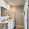 Updated Hilton Head Condo Balcony, Walk to Beach - جزيرة هيلتون هيد