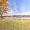 Lakefront Columbia Cabin with Porch and Shared Dock - كولومبيا