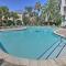 Pool and Ocean Views Beachfront Condo in Galveston - Galveston