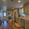 Cozy Home Blocks to Georgetown Square and SU! - جورج تاون