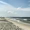 Beachfront Dauphin Island Condo with 2 Pools and Sauna - 多芬岛