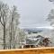 Cabin with Hot Tub and Mountain Views, Less Than 5 Mi to Boone - 布洛英罗克山