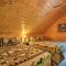 Cozy Trenton Cabin with Spa about 15 Mi to Lookout Mtn!