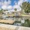 Canalside Crystal River Home with Dock and Kayaks - كريستال ريفر