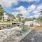 Canalside Crystal River Home with Dock and Kayaks - كريستال ريفر