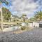 Canalside Crystal River Home with Dock and Kayaks - كريستال ريفر