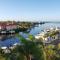 Relaxing Waterfront 2-Story Retreat with Pool Access - Нейплс