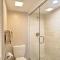 Beachfront Englewood Condo with Community Pool!