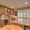 1 Mi to Donner Lake Truckee Home with Decks and Views - Траки