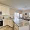 Spacious Murrells Inlet Hub with Pool, Walk to Shore - 默特尔比奇