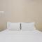 Best Price Studio Apartment at Skylounge Tamansari By Travelio