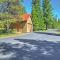 Bright Klamath Falls Cabin with Deck and Mtn Views! - 克拉马斯福尔斯