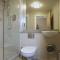 2 Hamstone Court