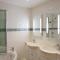 2 Hamstone Court