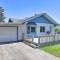 Custer Retreat with Pool Access, Walk to Downtown!