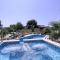 Charming villa Nera with pool and hydromassage near the beach - Шишан