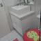 QUARTO TOP no CENTR0 com Cama Box de casal - acomoda até 2 pessoas - Home Office - WIFI - Smart TV com Apps Youtube - Cozinha - banheiro - Sala de Estar - Apto compartilhado com Anfitriões experientes em hospedar - Superhost no BnB 5 estrelas - 克里西玛