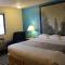 Super 8 by Wyndham Lincoln West