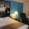Super 8 by Wyndham Lincoln West