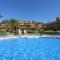 CASARES appart 2 ch dans parc tropical avec vue sur mer, montagne et piscine